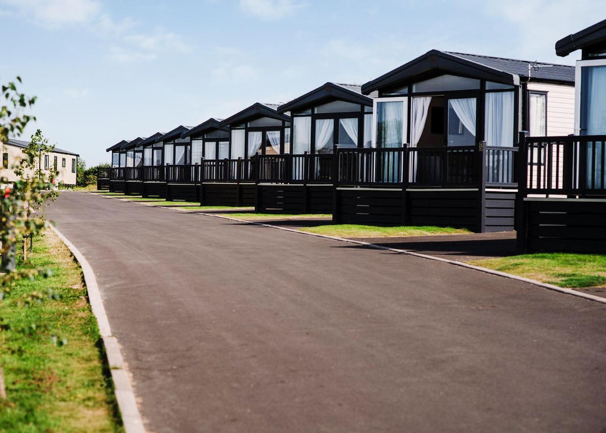 Green Meadows Country Park Hotel Harker Exterior foto